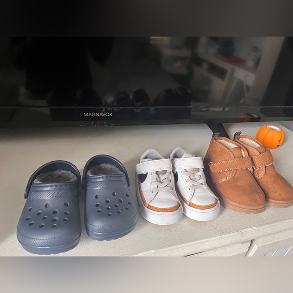 5T Toddler Shoes - Picture 2 of 8